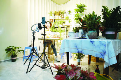 奮進(jìn)“十四五”開(kāi)啟新征程，以花卉產(chǎn)業(yè)為筆，奮力譜寫(xiě)富美新漳州現(xiàn)代化建設(shè)新篇章